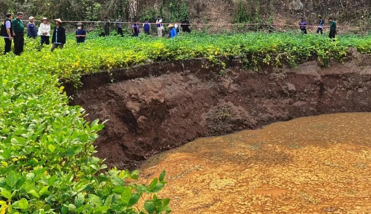 Lubang Besar Muncul di Desa Thailand Utara Pasca-Gempa  Myanmar